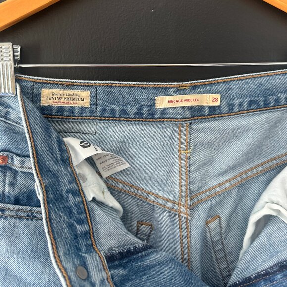 Levi's Ribcage Wide Leg Jeans - Picture 7 of 7